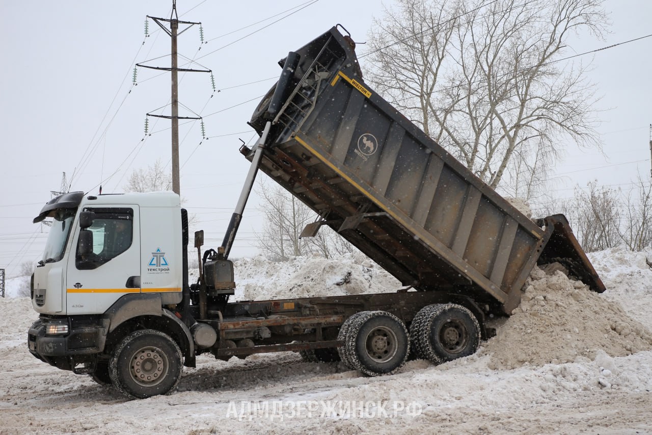 Рекордные 42 тысячи кубометров снега вывезли из Дзержинска за неделю -  Администрация города Дзержинска